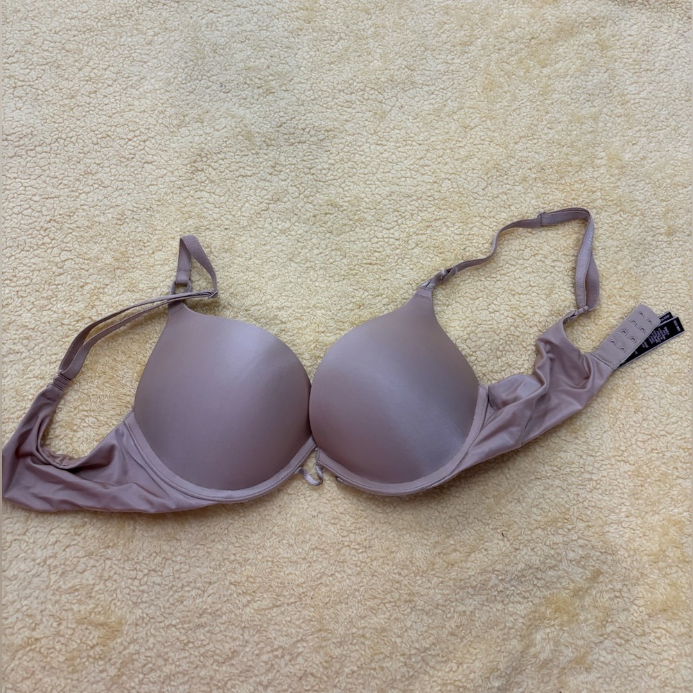 Victoria’s Secret famous Bombshell bra 32B push up and ups 2 cup sizes. Like new